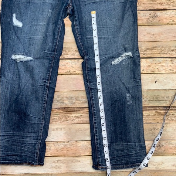 Refuge Distressed Denim Capris - Picture 4 of 6